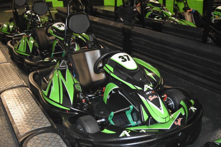 Go Karts eléctricos bajo techo en Orlando Sal.pr